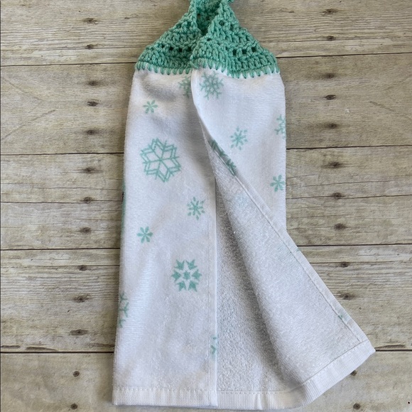 Let it Snow Crochet Top Hanging Towel Single Thickness Snowmen & Snowflakes - Picture 4 of 4